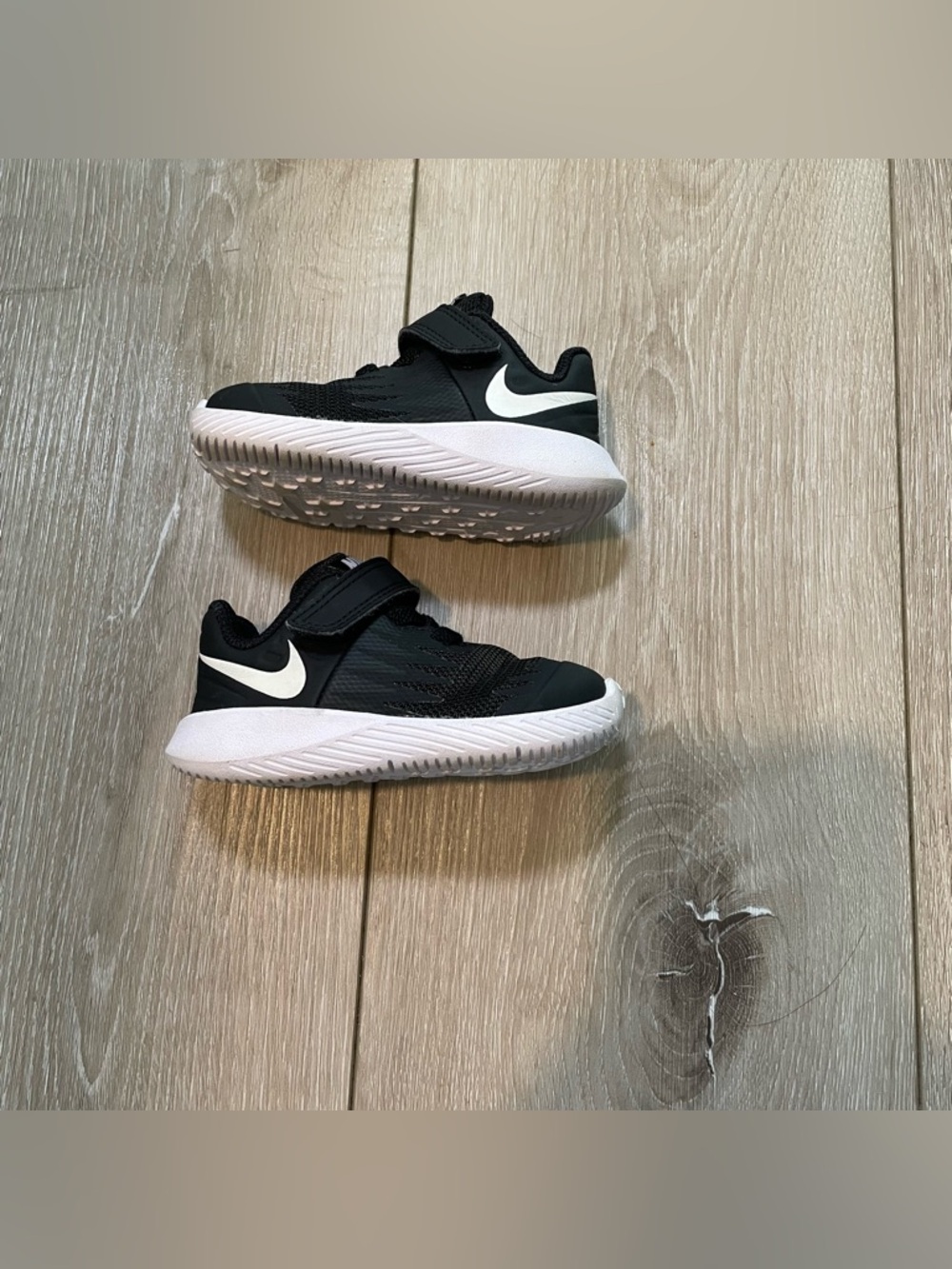 Nike Star Runner 2 Velcro TD Sneakers -‎ Size 4C - Essential Black/White